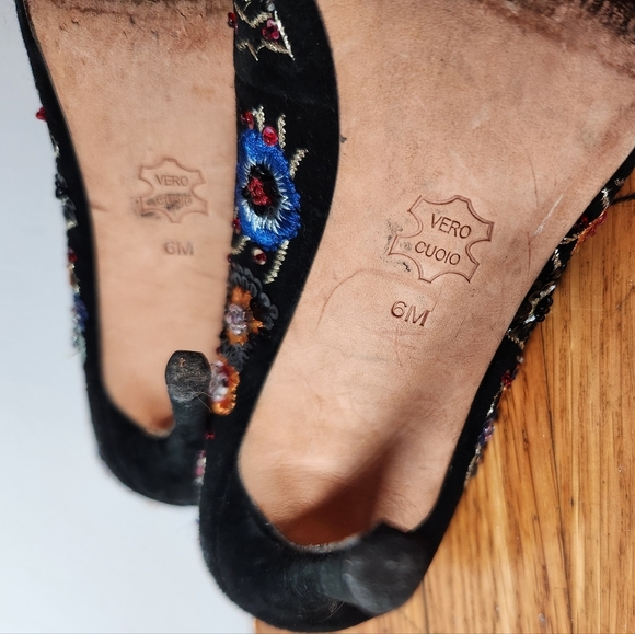 5/$100 SALE -  Vintage Embroidered Floral Nicole Miller Beaded Suede Stilettos - Picture 12 of 12